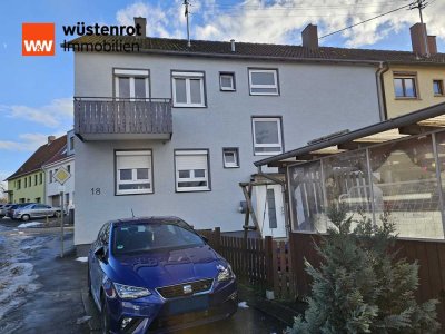 Toll modernisierte Doppelhaushälfte mit Garage und kleinem Spielplatz im Herzen von Leidringen.