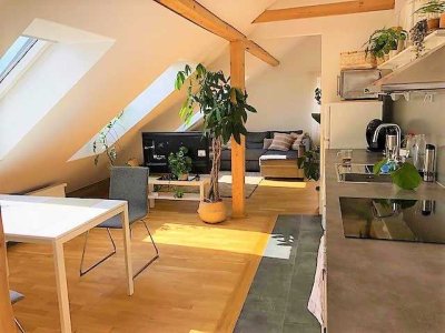 Wunderschöne 1,5 Zimmer Dachgeschosswohnung mit Einbauküche