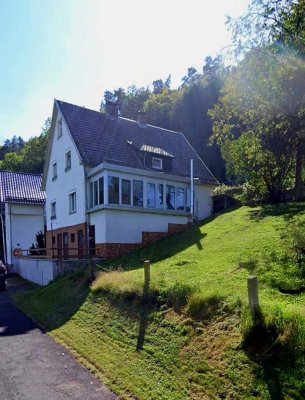 Einfamilienhaus mit Wintergarten am Waldrand. Traumausblick in die Natur !!!