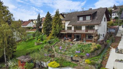 Vielseitiges und elegantes Einfamilienhaus mit Einliegerwohnung und großzügigem Grundstück