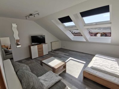 Helle, Geschmackvolle, vollständig renovierte 1-Raum-DG-Wohnung in Schwabmünchen