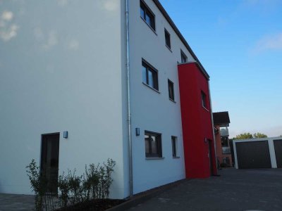 Sehr schöne, ruhige 2-Zimmer Wohnung mit Terrasse in Bruck i. d. Opf. , Erstbezug