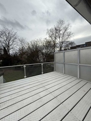 Erstbezug nach Sanierung: schöne 4-Zimmer-Wohnung mit EBK und Dachterrasse im Dortmunder Süden