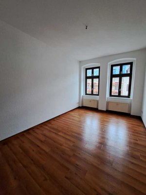 Ab 01.03.2025! Geräumige 2-Raum-Etagenwohnung mit Balkon und Stellplatz im Hof!