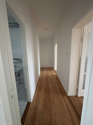 Geräumige 3-Zimmer-Whg. in sehr begehrter Lage // Holtenauer Str. 354a, Kiel