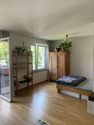 Neuwertige 1,5 Zimmer Wohnung mit Balkon inkl. EBK, TG-Stellplatz, Nähe Klinikum