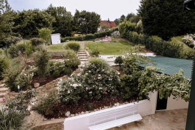 Klosterneuburg/Weidling: Wunderschönes Haus mit Pool, großem Garten und Garage in absoluter Grünruhelage! Erstbezug nach Sanierung!