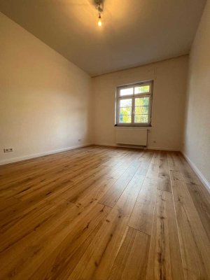 Renovierte Erdgeschosswohnung mit  Terrasse und eigenem Garten*Privat*Zentral