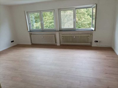 Modernisierte Wohnung mit drei Zimmern sowie Balkon und EBK in Bruchsal