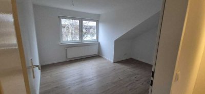 Sonnige, gut geschnittene 3 Zimmer Wohnung mit EBK+Keller