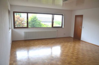 Ruhige 1,5-Zimmer-EG-Wohnung mit Terrasse in schöner Lage in RV-Süd