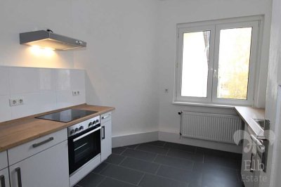 Großzügige 2 Raum Dachgeschosswohnung mit Einbauküche in Stadtfeld-Ost