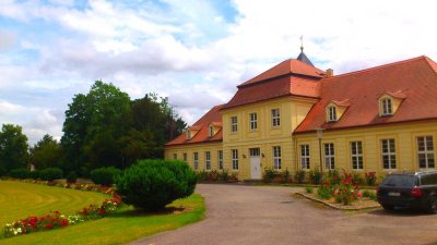 Schloss Nischwitz, Charmante großzügige 3,5 Zimmmer im Dachgeschoß, Einbauküche