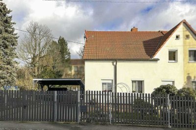 Raum für Ihre Ideen: Vorteilhaft geschnittene DHH mit Garten, Anbau, Doppelcarport und Potenzial