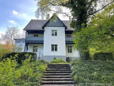 Leben wie im Urlaub! Freistehendes 3 Familienhaus auf einem traumhaften Grundstück mit TOP Aussicht!