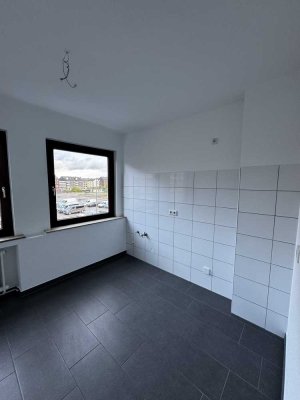 Renovierte 3. Zi. Wohnung mit Balkon in zentraler Lage zu vermieten