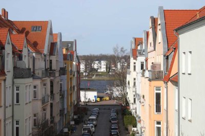 Saniertes Mehrfamilienhaus mit Blick auf die Warnow