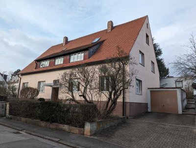 Renovierungsbedürftiges Mehrfamilienhaus mit vier Wohnungen in bevorzugter Wohnlage, vermietet.