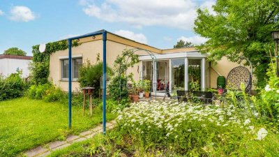 Hier können Kinder schön aufwachsen: Geräumiger Bungalow mit vielen Vorzügen