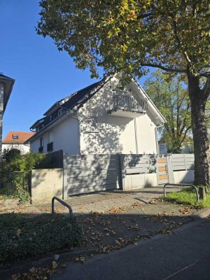 Geräumiges, modernes 5-Raum-Haus mit gehob. Innenausstattung und EBK in Offenbach am Main Lauterborn