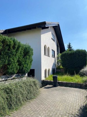 Gepflegtes Einfamilienhaus mit vier Zimmern und EBK in Höhfröschen, Höhfröschen