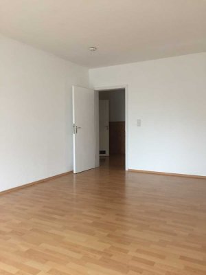 ** schicke 2-Zimmer-Wohnung mit großer Terrasse **