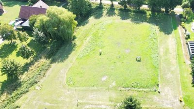 Großzügiges ehemaliges Bauernhaus mit angrenzender Scheune und Wiese, Pferdehaltung möglich!