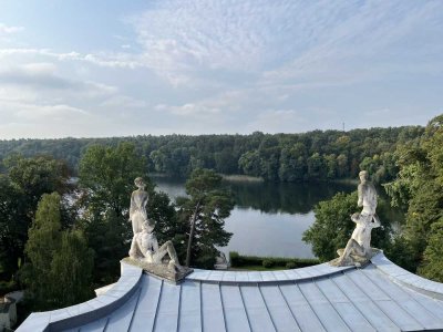 Außergewöhnliche Dachgeschosswohnung mit Seeblick und Dachterrasse