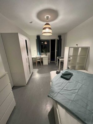 Geschmackvolle, modernisierte 1-Zi-Wohnung mit EBK und Balkon