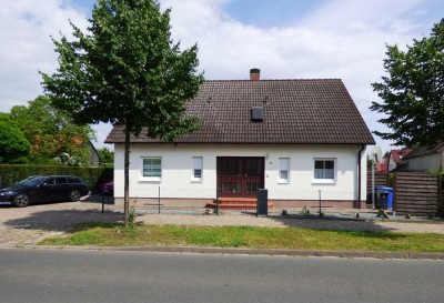 Einfamilienhaus mit Einliegerwohnung, unterkellert, ideal für 2 Generationen oder Großfamilien