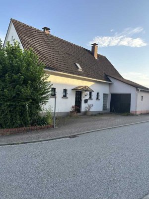 Sehr schönes 1-2 Familienhaus in ruhiger Lage