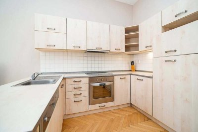 Geschmackvolle, modernisierte 2-Raum-Wohnung mit Einbauküche in Prien am Chiemsee