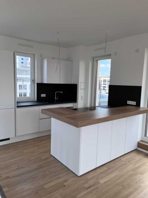 Exklusive Maisonette-Wohnung mit 3 Dachterassen, EBK & Skylineblick von privat