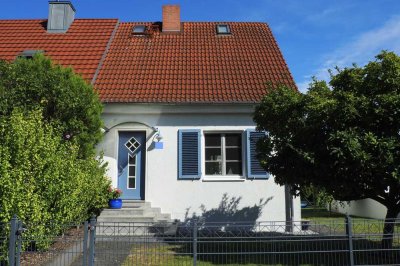 Wunderschöne Doppelhaushälfte mit großem Garten und Pool bietet Platz zum Wohlfühlen