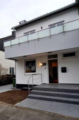 Luxuriöse Doppelhaushälfte in Seeheim-Jugenheim zu vermieten Optional mit Souterrainwohnung ~ 40m²