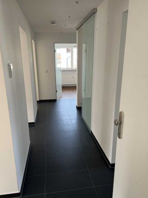 Sonnige und moderne 3 1/2 Zimmer-Design-Wohnung mit Süd-Balkon in Backnang-Waldrems