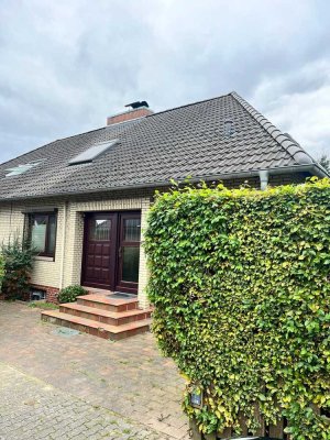 Doppelhaushälfte mit großem Garten 1 Garage 1 Carport 4,5-Zimmer in Barsbüttel