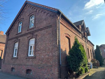 Charmantes Zechenhaus mit vier Wohneinheiten und zwei Garagen in zentraler Wohnlage!