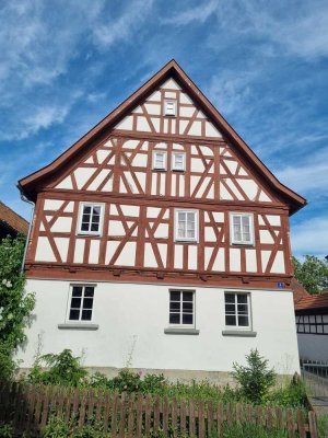 Preiswertes 8-Zimmer-Einfamilienhaus mit gehobener Innenausstattung in Sondheim Mellrichstadt