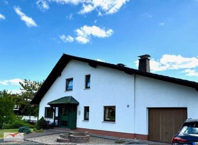 Freistehender Bungalow mit ausgebautem Dachgeschoss und Souterrain