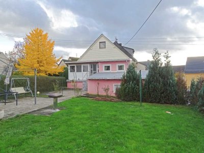 Einfamilienhaus mit Einliegerwohnung und großem Wiesengrundstück in dörflicher Lage bei Wallmerod!