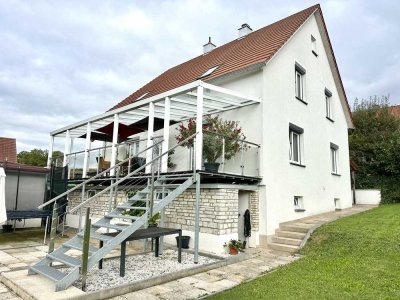 Kernsaniertes Traumhaus + Baugrundstück in Kareth-Lappersdorf!