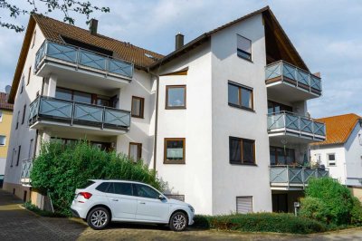 Stilvolle und Helle 3-Zimmer-Wohnung mit Carport in Zentraler Lage