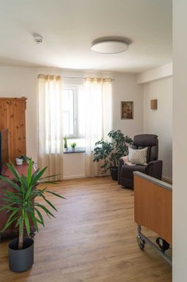 ***Zukunftssichere Kapitalanlage:*** Exklusives Pflegeappartement in Senioren-WG