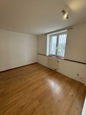 Erstbezug nach Sanierung mit Einbauküche: freundliches WG-Zimmer in Stuttgart