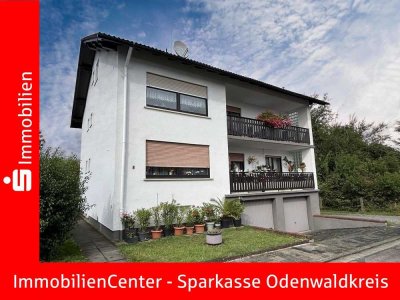 Gepflegtes Wohnhaus mit 3 Wohnungen / 4 Garagen - attraktive Lage