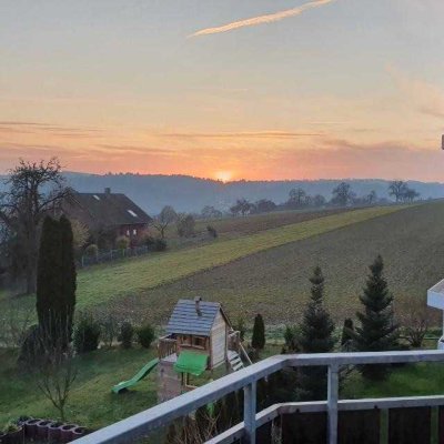 Schöne 2-Zimmer-Wohnung mit Balkon und Einbauküche in Königsbach-Stein