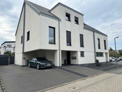 Edel und hochwertg! Große 4-Zimmer-Maisonette Wohnung mit Terrasse, Garten und 2 Stellplätzen