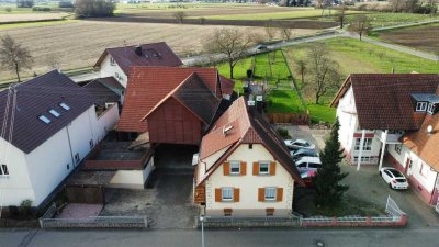 Ein.-Zweifam.-Haus mit Ökonomiegebäude und großem Grundstück