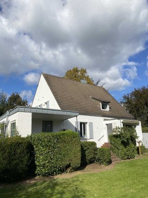 Freistehendes Einfamilienhaus mit großem Garten